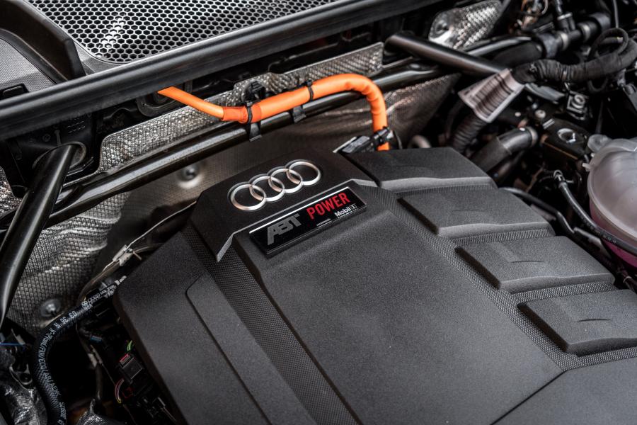 Моторный отсек Audi Q5 55 TFSI e by ABT 2020 года  (фото 13 из 18)
